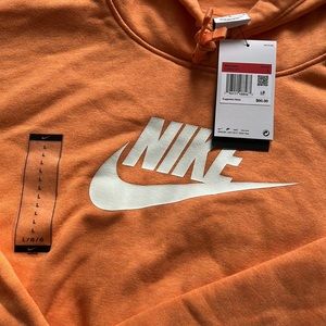 Cropped Nike hoodie with tags